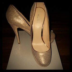 Aldo Gold sparkly pumps size 9